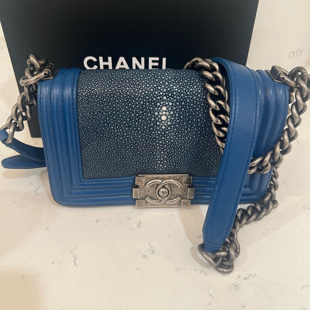 CHANEL small Stingray Boy bag. Excellent condition. Like New. Exotic